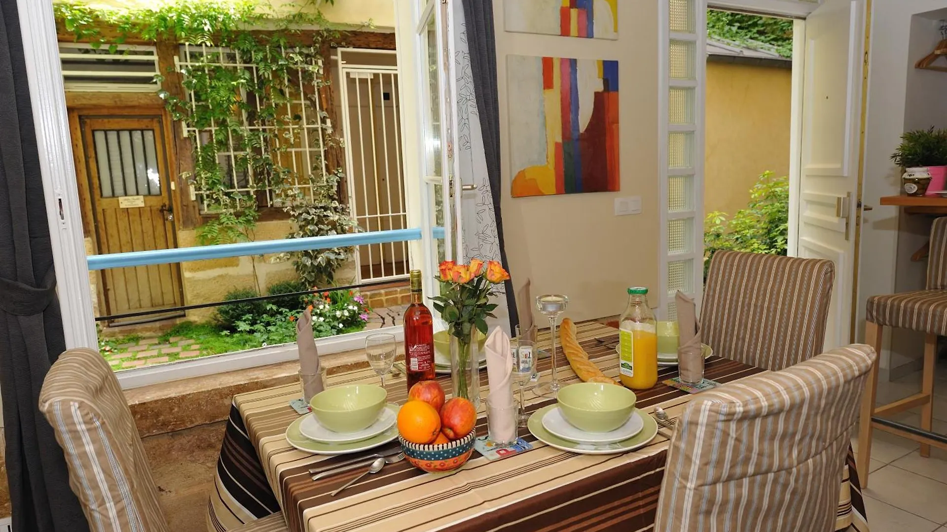 Les Patios Du Marais 1 Paris