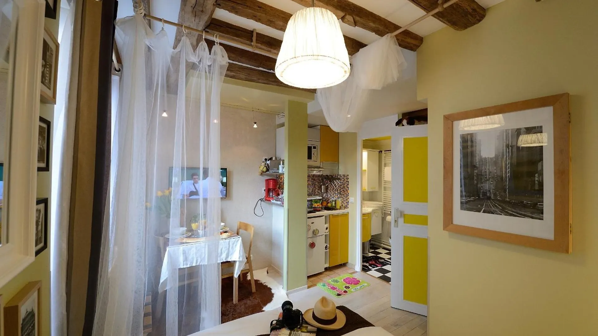 Appartement Les Patios Du Marais 1 *